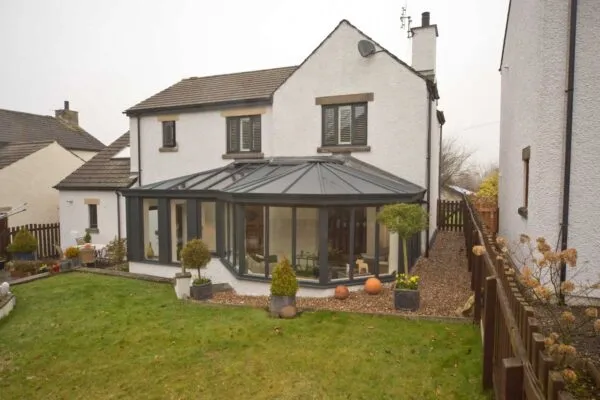 P-shaped conservatory interior